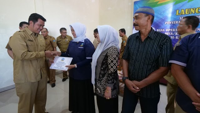 Bupati Bintan Serahkan Operasional RT/RW Triwulan I dan Secanting Beras
