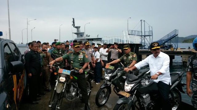 Belum kantongi dari Indonesia, Panglima TNI tinjau Instalasi Fiber Optik Malaysia yang melintang dibawa Laut Anambas