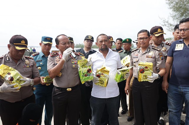 Kapolda Kepri Ekpos Penangkapan Sabu 19,77 Kg di Pantai Tanjung Ambat  