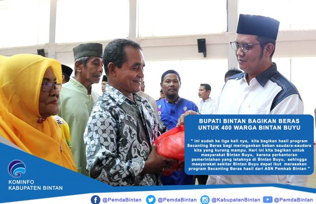 Bupati Bintan Bagikan Beras untuk 400 Warga di Bintan Buyu
